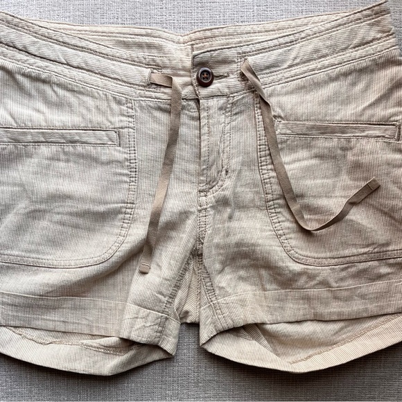 The North Face  :: Linen Beige and White Striped Shorts :: Size 4 - Picture 1 of 12